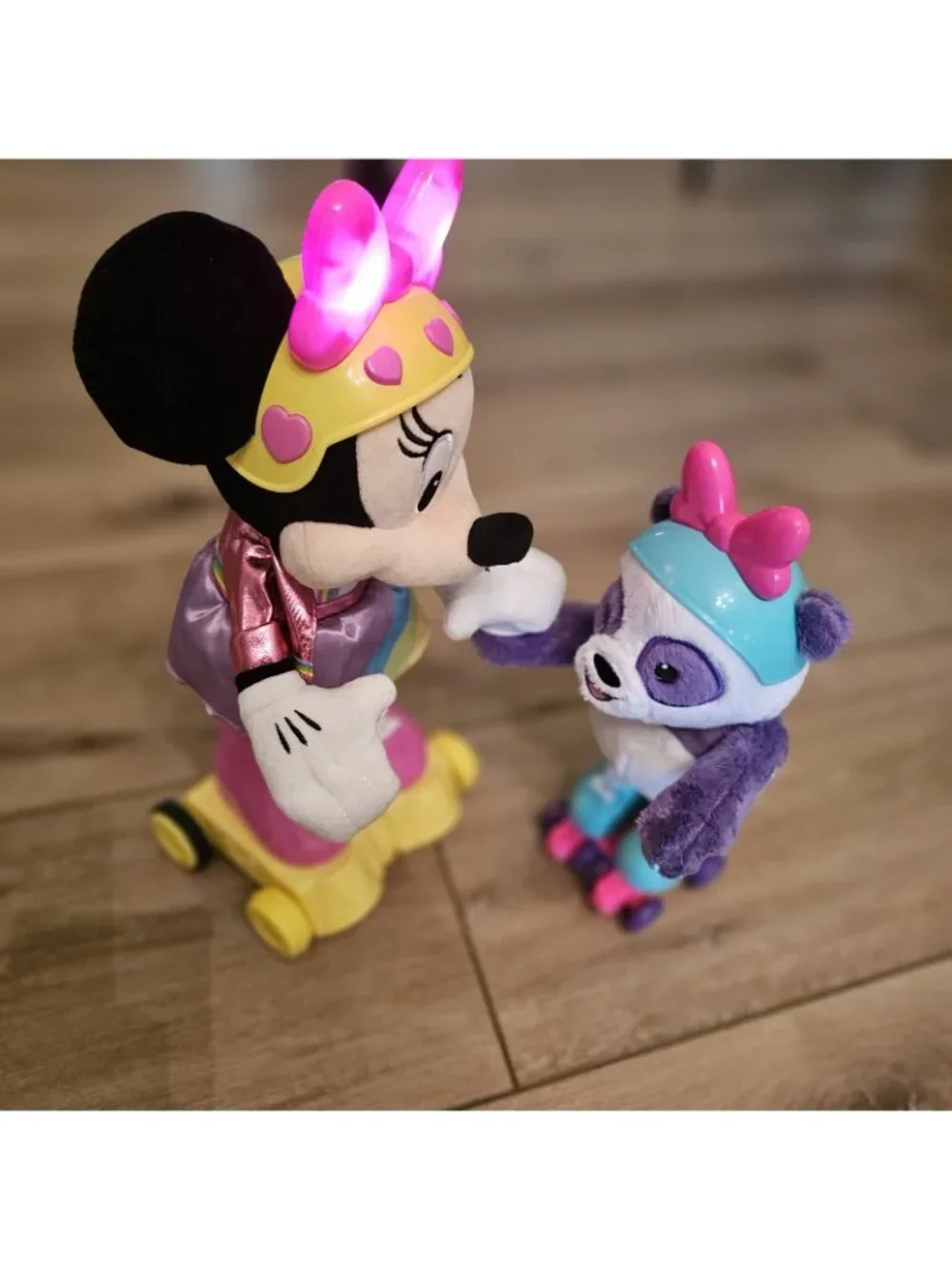 Just Play Disney Junior Minnie Mouse Roller Skating Party Interactive Plush Pals